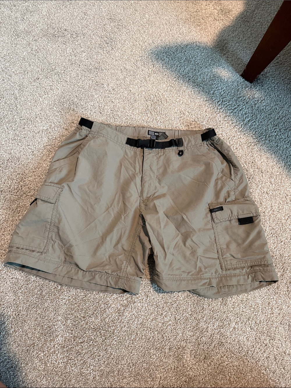 REI Women's Tan Cargo Shorts with Black Belt Accents